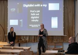 Fotogalerie Kateřina Lukavská: Digitální svět a my