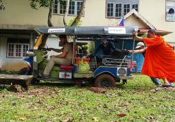 Fotogalerie Tomík na cestách – tuktukem z Bangkoku až domů - galerie
