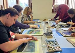 Fotogalerie Noční chodec - suchý pastel - fotogalerie