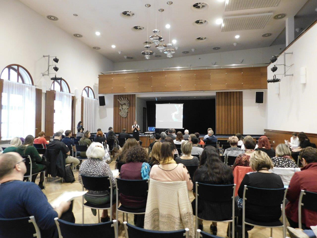 Zahajovací projev Zoji Kučerové, ředitelky Knihovny V. Štecha ve Slaném, na konferenci o roli veřejných knihoven v průmyslu 4.0 (Foto: archiv Knihovny V. Štecha ve Slaném)