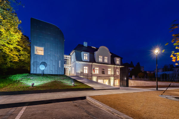 Zrekonstruovaná budova s přístavbou (Foto: R. Drbohlav)
