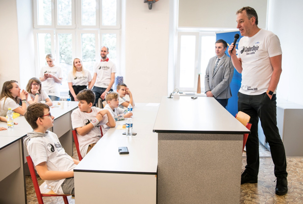 Uvítání na akci v podání europoslance Luďka Niedermayera (Foto: Anna Šolcová)