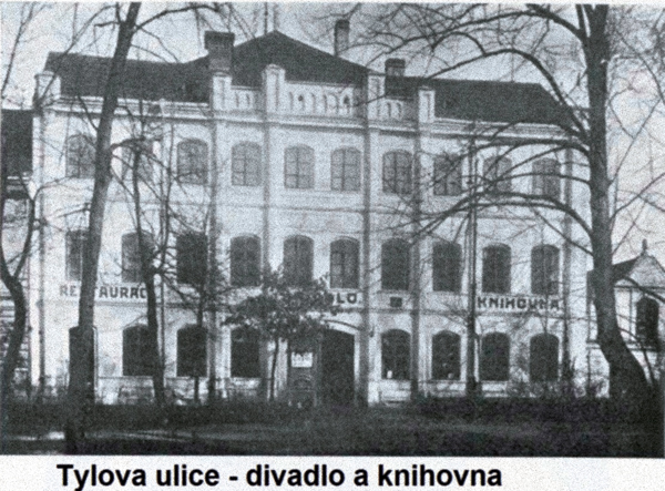Dnešní Městská knihovna Písek (tehdy Lidová knihovna Palackého, resp. Veřejná obecní knihovna Palackého) sídlila v letech 1908–1934 v přízemí budovy v Tylově ulici (Foto: archiv MěK Písek)
