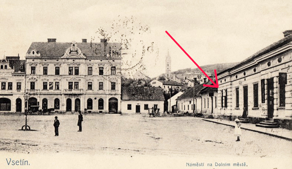 Dolní náměstí ve Vsetíně, kde v letech 1913–1918 sídlila městská čítárna