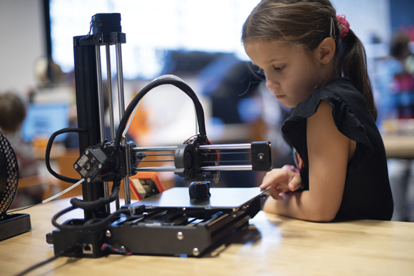 Momentka z dětského dne v Prusa Research (Foto: archiv Prusa Research)