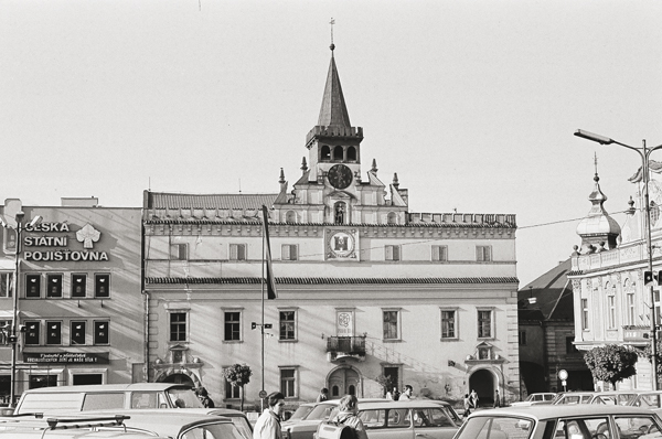 Budova Staré radnice, kde knihovna sídlila od roku 1974 téměř čtyřicet let