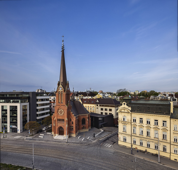 Komplex budov vědecké knihovny v centru města (Foto: archiv VKOL)
