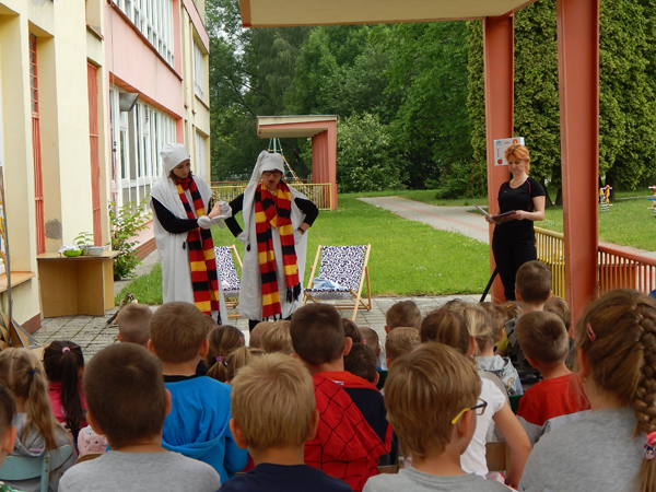 Vystoupení v Mateřské škole Čajkovička v Mizerově (Foto: archiv Regionální knihovny Karviná)