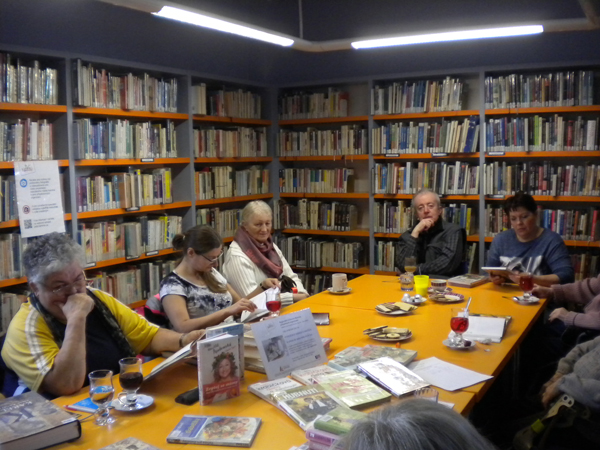 Posezení s knihou v rámci biblioterapie v Regionální knihovně Karviná