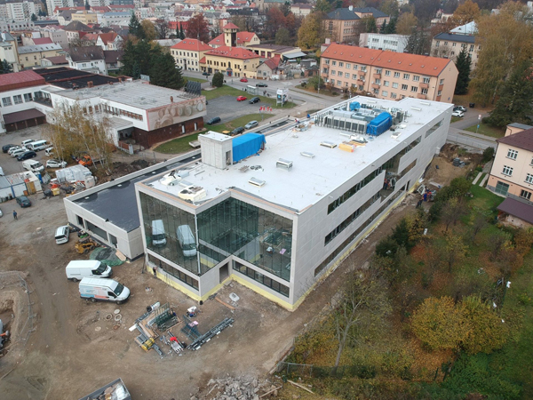 Výstavba knihovny – stav z října 2019