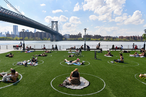 Domino Park v Brooklynu za doby koronaviru (Foto: Paul Martinka)