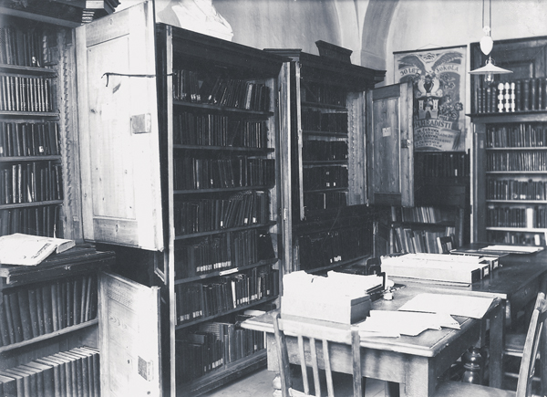 Interiér veřejné knihovny v Uherském Hradišti – 1930 (Foto: archiv Knihovny B. B. Buchlovana Uherské Hradiště)