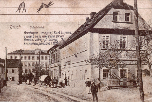 Hostinec Karla Lorenze v Lomu u Mostu, kde byla umístěna česká veřejná knihovna založená v roce 1899 – počátek 20. stol. (Foto: archiv města Lom u Mostu)