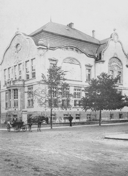 Historické foto budovy lidové knihovny v Chebu (nedatováno – zřejmě z 20. let minulého století)