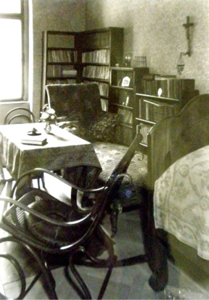 Fotografie básníkova pražského bytu – nedatováno (Foto: archiv V. Ježkové)