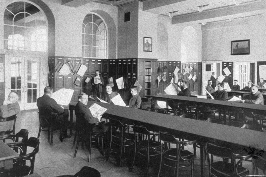 Studovna veřejné knihovny v Ústí n. Labem – 20. léta 20. stol. (Foto: archiv SVK v Ústí n. L.)