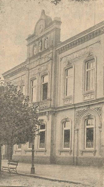 Budova roudnické radnice (Foto: archiv Podřipského muzea)