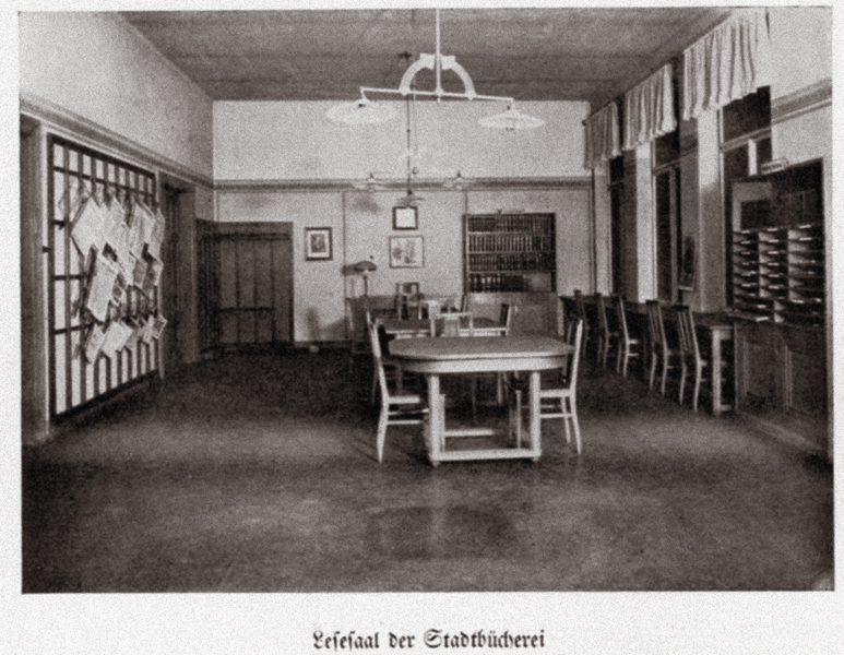 Čítárna Městské knihovny v Děčíně – 30. léta 20. stol. (Foto: archiv MěK Děčín)