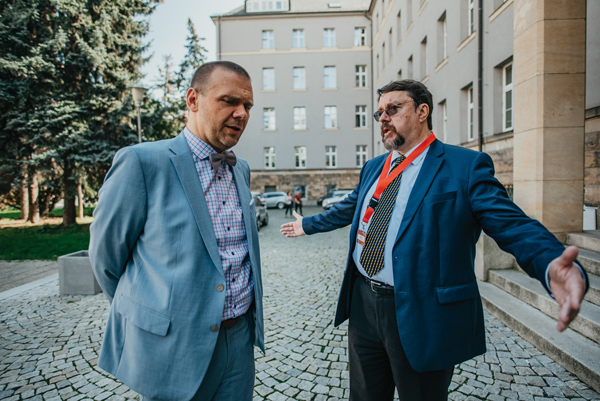 Předseda Sdružení knihoven ČR Tomáš Řehák s ministrem kultury Martinem Baxou (Foto: Milan Říský, Archiv Sdružení knihoven ČR)