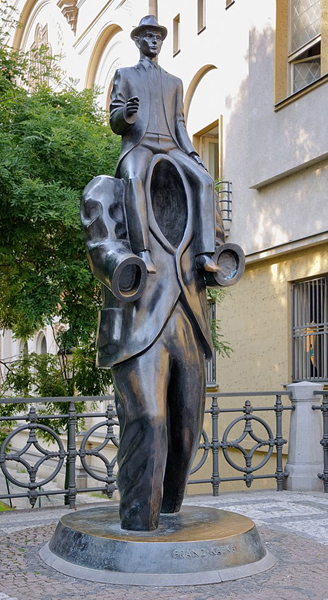 Ilustrační obrázek: https://commons.wikimedia.org/wiki/File:Kafka_statue_Prague.jpg