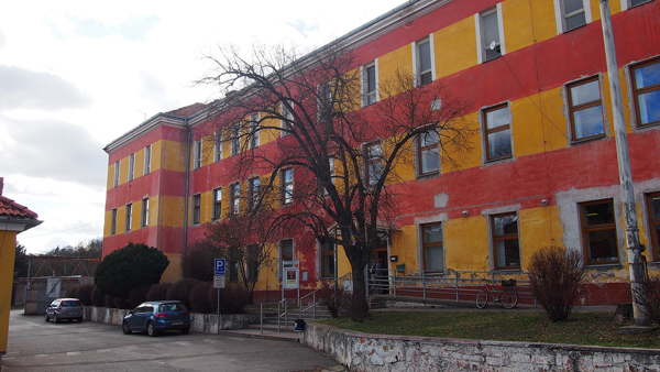 Budova bývalých kasáren sloužící dnes jako knihovna se dočká kompletní rekonstrukce