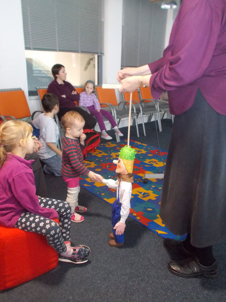 Projekt Bookstart se stal pod patronací SKIP inspirací pro jeho českou obdobu S knížkou do života; momentky z akcí v MěK Svitavy (Foto: archiv SKIP)