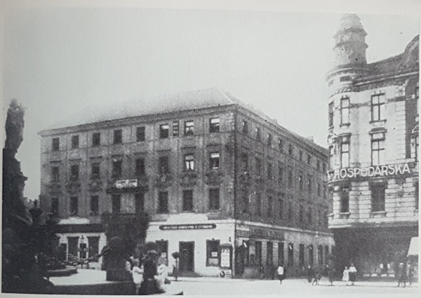 Městská knihovna v přízemí Salmova Paláce na dnešním Horním náměstí v Olomouci v roce 1920