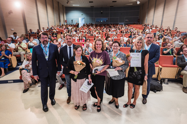 Nové držitelky Medailí Z. V. Tobolky z roku 2024 ve společnosti T. Řeháka, T. Kubíčka a M. Němečka (první zprava), vrchního ředitele odboru živého umění MK: (zleva) Lenka Maixnerová, Marika Zadembská, Dana Kroulíková a Kateřina Janošková (Foto: Milan Říský)