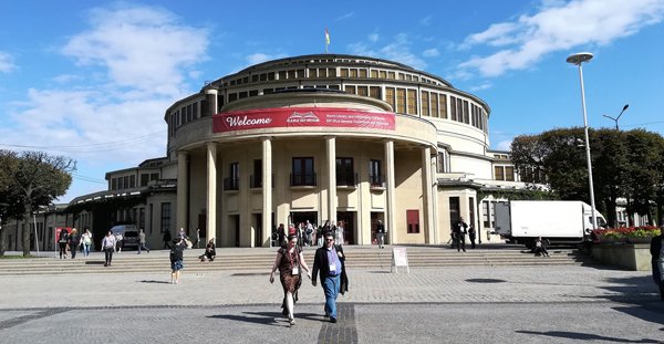 Hala století, památka UNESCO a místo konání konference (Foto: Lenka Maixnerová)