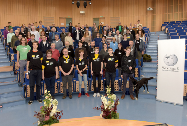 Účastníci Wikikonference, která v listopadu 2019 proběhla na Univerzitě v Pardubicích (Foto Adrian Zeiner)